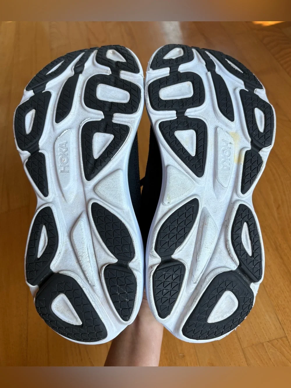 Size 8.5D Hoka One One Bondi 8 Mens Sneakers Black And White Running Shoes